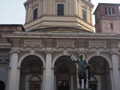 次に訪れたのはサン・ロレンツォ・マッジョーレ教会です。
サンタンブロージョ聖堂から歩いて10分ちょっと。