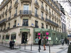 シャンゼリゼ通りのラデュレ

旅行中、ドコかのタイミングでパンペルデュを食べたかったのに、
シャンゼリゼ通り店以外に出会わなかった(T_T)

75 Av. des Champs-Élysées, 75008 Paris