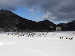 榛名湖。全面結氷してます。