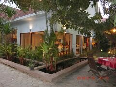 この日は食べ続けていて、あんまりお腹がすいてないけど、夕食の時間です。
3つ目のお洒落レストラン「アバカス」へ。