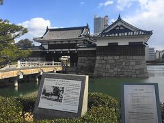 広島城に行ってみます。
毛利輝元が築いた平城で、昭和20年天守を始めとする城郭建築は原子爆弾投下によって倒壊しました。
現在見られる城郭建築はすべて1958年以降に再建されたものです。
