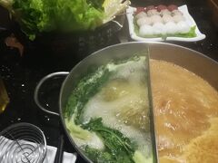 野菜盛り、練り物盛り、お肉、エビ、カキなど頼みましたが、エビがめちゃくちゃ高くて（大きいのを頼んでしまったので）ちょっとオーダー失敗した感じ。
お味はおいしかったです。