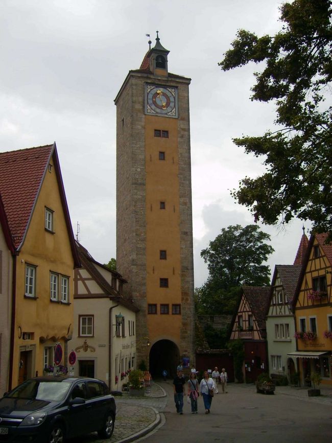 ブルグ庭園への道。