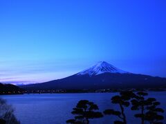 カーテンを開けると、今日も目の前に富士山が。
お天気の心配もいらなそうです。