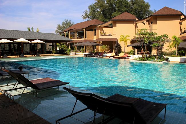 ☆Bundhaya Villa , Pattaya Beach @ Koh Lipe Thai<br /><br />２階棟の２階が一応シービューのカテゴリーですが<br />海沿いにビーチフロントのコテージ群があるので<br />一部の部屋以外は海は少ししか見えません。<br /><br />