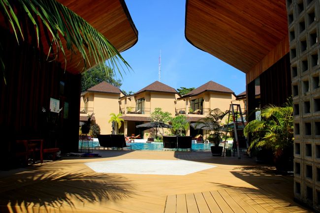 ☆Bundhaya Villa , Pattaya Beach @ Koh Lipe Thai<br /><br />５シーズン前にBundhaya　Resortの姉妹ホテルとして新規オープンしたBundhaya Villa。<br />オープン当初はビーチフロントビラだけでしたが、陸側にコテージが順次新築され、<br />３年前にはプール等もでき全施設が完成しました。<br />