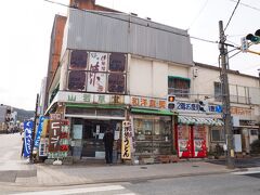 目星をつけていたうどん屋さんがお休みだったので、どうしようかな～と歩いてたら、見つけました (笑)