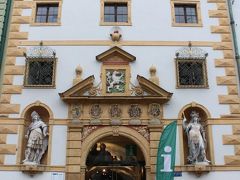 さて、お次はこちら。武器博物館。

冬季はツアーのみ。しかも、英語ツアーは午後1時のみということで、
すかさず予約。
12ユーロ。