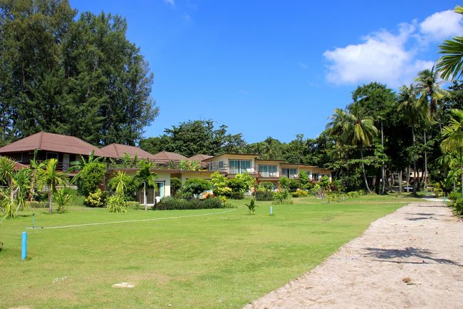 ☆Z-Touch Resort , Pattaya Beach @ Koh Lipe Thai<br /><br />緑の芝生が印象的なZ-Touch Resort 。<br /><br />http://www.ztouchresort.com/