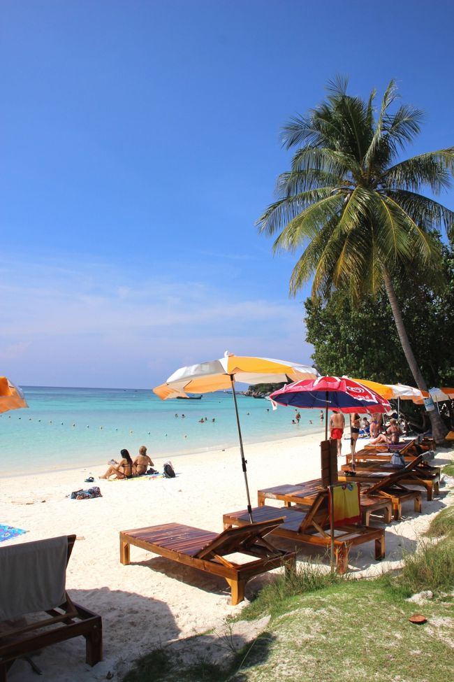 ☆Z-Touch Resort , Pattaya Beach @ Koh Lipe Thai<br /><br />昨年は無かったビーチチェアヤやパラソルを設置。