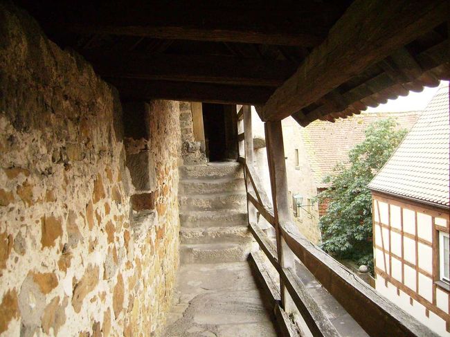 市壁。<br />階段もあります。