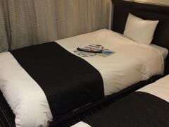 さっそく成田前泊の定番APAホテルに到着。

ここは大浴場があって駅から近いうえに安いので、最近成田前泊のときは利用しています。車だと駅近くじゃないほうがいいんでしょうけど。

ついてさっそくいつものように駅前のサイゼでご飯を食べ、大浴場行って、なぜかアパの歴史漫画なぞ読んでしまった。