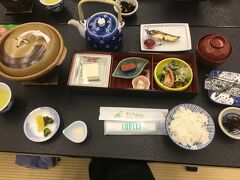 おはようございまーす。 
寝すぎたくらいによく寝ました。
ホテルの朝食会場で朝ごはんを頂きます。
ちなみに土鍋の中身はベーコンエッグです。

