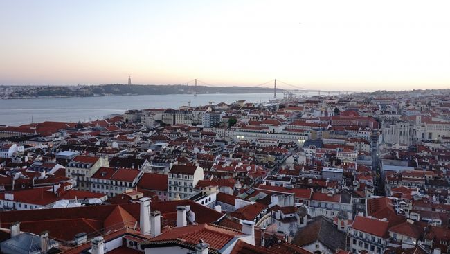 お城からのテージョ川のリスボンの街並み。