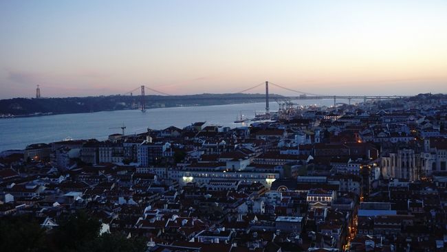 街に灯りが灯りはじめました。