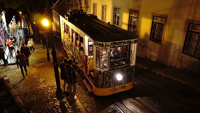 こちらの路面電車で上りました。