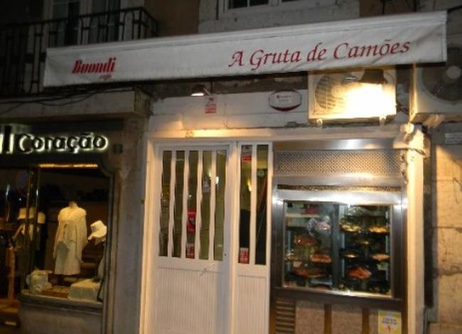 アパートに戻る途中にあった定食屋さんぽいレストランへ。美味しかったです！