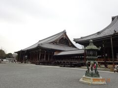 　まず最初に西本願寺に参拝をし、旅のスタートです。