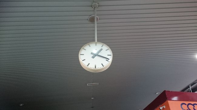 表と裏で時間が違う時計、、、