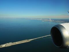 松山から羽田空港へ全日空のボーイング７８７ー８で移動。
羽田空港Ａ滑走路に着陸するようで、東京湾アクアラインに沿って飛ぶ。