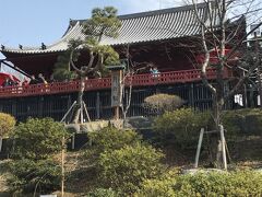 見上げると京都の清水寺によく似ている！その名も清水観音堂。