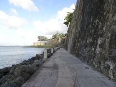 城壁沿いの遊歩道（Paseo del Morro）を歩いてみました。