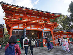 ●八坂神社

年の終わりに八坂神社にやって来ました。