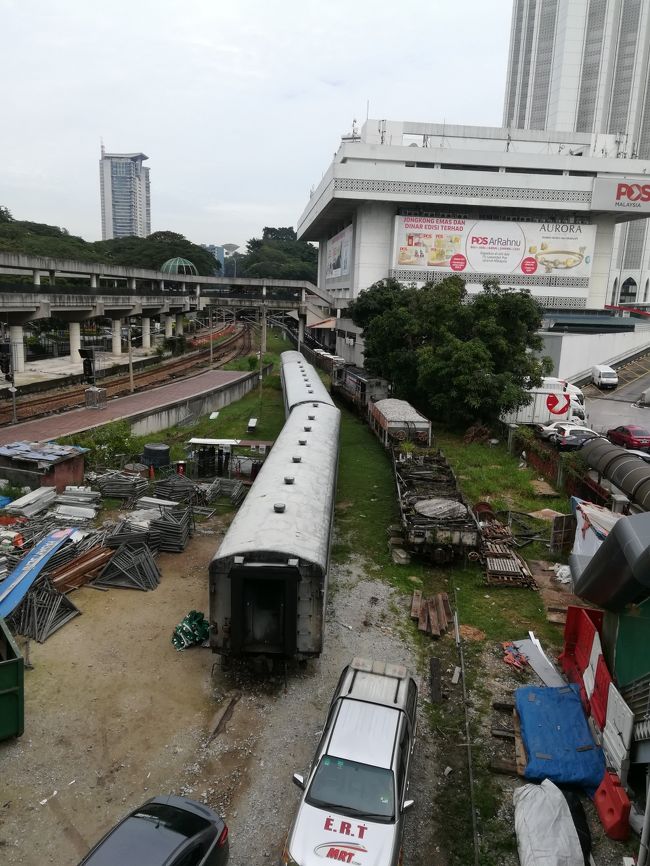 クアラルンプール駅に放置された列車（鉄道博物館にでも展示したらよい）