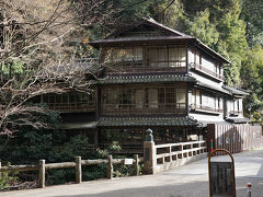 ●橋本亭＠滝道

明治43年に建てられた旅館。
今では、改装してカフェになっているようです。
おしゃれだな…。