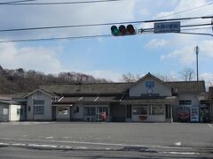 歩いて15分ほどで、わたらせ渓谷鉄道の大間々駅に到着。
昭和17年に建築された駅舎はなかなか風格があります。