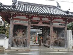 駐車場に観光バスが停まっていたのでどうかなと思ったけど
いざっ