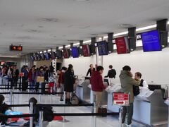 １日目、
早朝の成田空港。
エアアジアでチェックイン。
