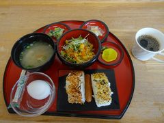 この日は朝からあいにくの雨。
朝から元隅稲荷神社に行こうと思っていましたが、予定を変更して
雨の萩城下町を観光することにしました。

萩ロイヤルインテリジェントホテルのホテルはこんな感じ。
無料朝食なのに品数が豊富で嬉しいです。
