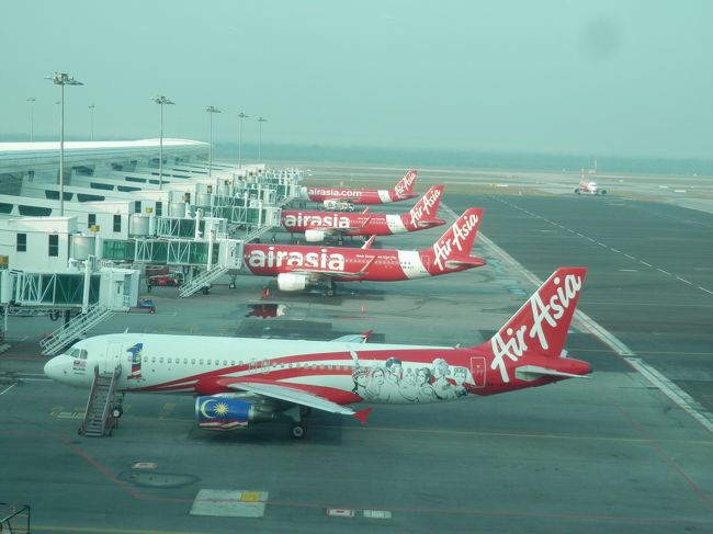 エアアジアの飛行機ドンドン増えている様な気がします。物凄い勢いで伸びてます。マレーシア航空危うしです頑張れマレーシア航空。