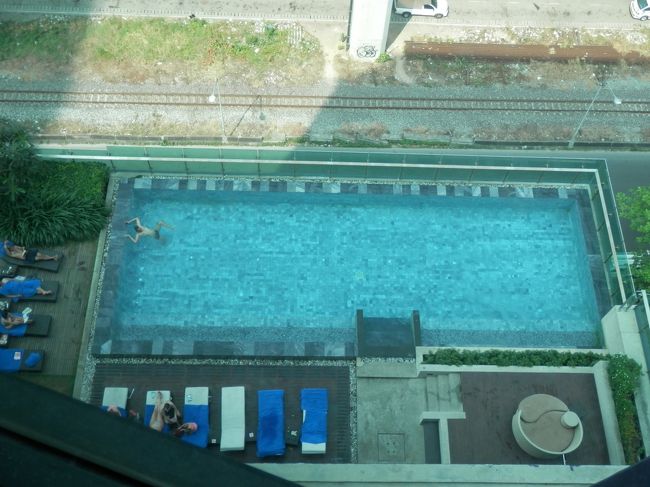 ホテルのプールも良く見えます(^^;)