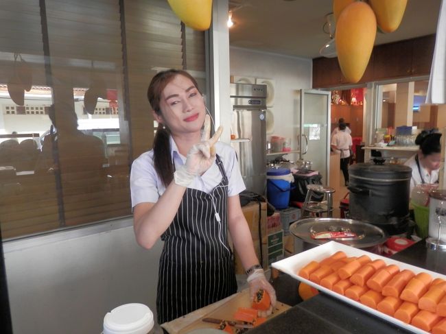 美しいお兄さんがお出迎えして下さいました。