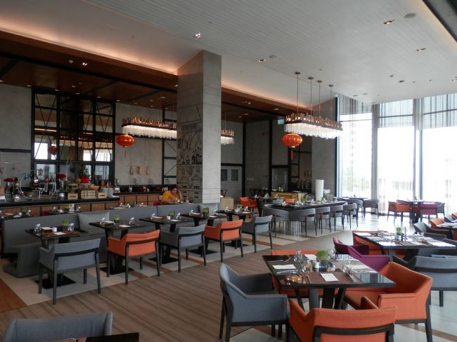 レストランも1軒だけですがあります。金曜日の夜のシーフードブッフェがお勧めです。