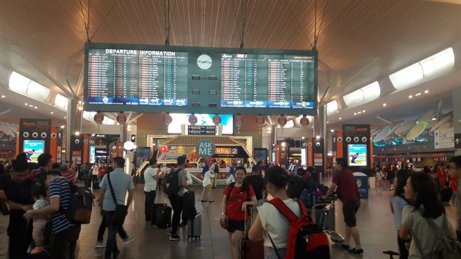 ターミナル２からエアアジアに乗換えてバンコクへ<br />ここは北朝鮮のキム正男さんが亡くなった所。お化けが出ませんように！黙祷！