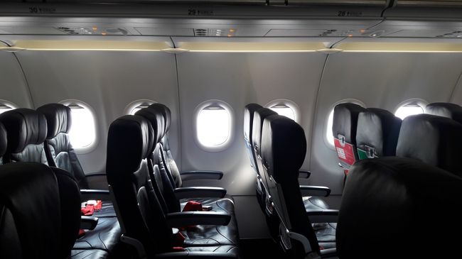 機材はA320ちょっと狭いけど1時間ほどですから我慢できます。