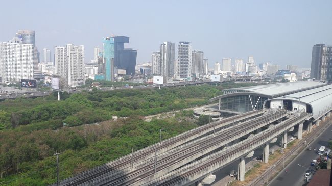 マッカサン駅はエアポートリンクの駅と国鉄の在来線の駅と地下鉄のペチャブリー駅の３つの駅があります。