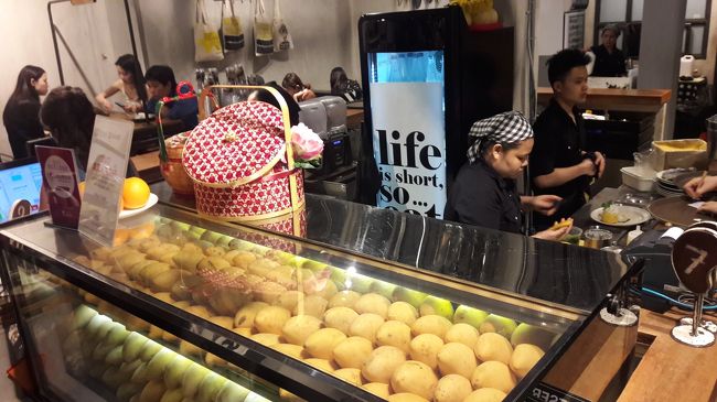 昼間は大行列ですが夜来ると意外と空いてます。