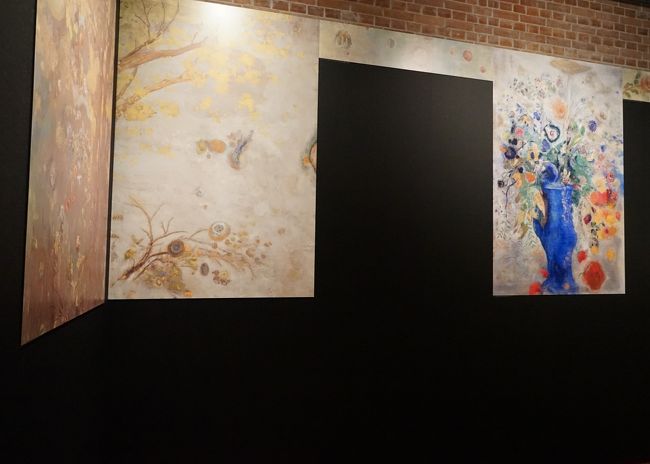 フォトスポットとしてドムシー城の食堂が複製されていました。<br />このあと展示されている本物の『グラン・ブーケ (大きな花束)』ほど感動することはできませんが、ドムシー城をどのように飾っていたかわかる興味深いものでした。