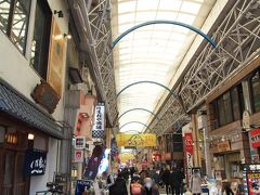 弘明寺商店街まで戻ってきました。
鎌倉街道から、弘明寺まで続く約300メートルのアーケードの両側に色々なお店があります。