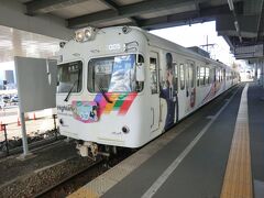 松本と上高地の玄関口.新島々を結ぶ、アルピコ交通(松本電鉄)の電車が停まっていました。

京王井の頭線.旧3000形が、平成11年(1999年)からアルピコ交通3000形として活躍しています。
なんか、美少女がラッピングされているぞ。