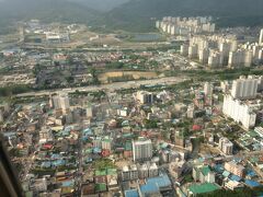 16:25，大邱国際空港着。
よかった，晴れている。
暑くて半袖の人が多い。