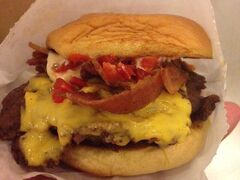 有楽町にもできたシェイクシャックでNY気分を満喫。