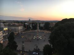ピンチョの丘から夕焼けのポポロ広場を見下ろしてこの日の〆。
これで20～21時くらいだったかな？
暖かい時期のヨーロッパが初なので、日の長さが新鮮！
