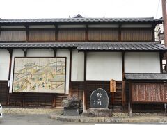 綿の湯

上社の諏訪明神・建御名方神（たけみなかたのかみ）のお妃・八坂刀売神（やさかとめかみ）が、お湯を浸した化粧用の綿をここに置いたら温泉が湧いたとされる神の湯。
やましい者が入ると、神の怒りに触れて湯口が濁ったとされ、「湯口の清濁」は下社七不思議の一つとされるそうです。

中山道で唯一の温泉宿場として旅人や文人墨客を迎えてきた歴史のある名湯・下諏訪温泉。
人々を温かく迎えたおもてなしと、ゆったりとした湯治場の風情が残る「いで湯」の里です。
