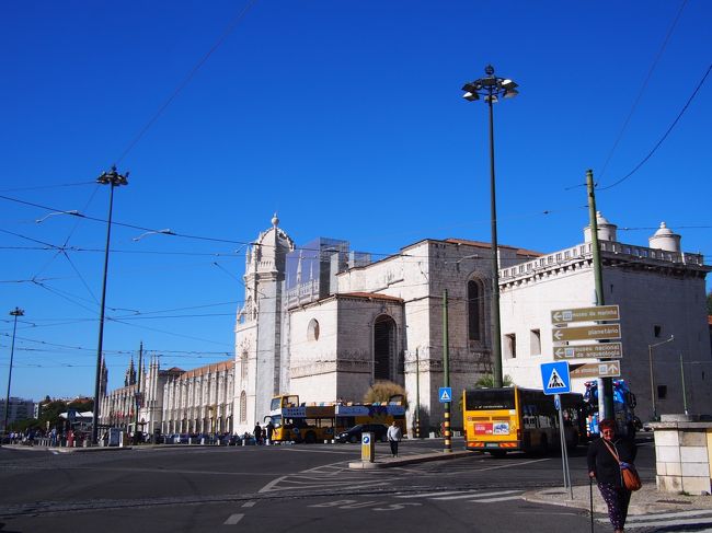 お腹も満たされたのでベルンに来た目的の1つ、ジェロニモス修道院へ。<br />