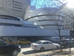 Guggenheim Museum
アッパーイーストにあるグッケンハイム美術館。
利用した宿、プリヴェの美術館6館見放題パス付きを利用して無料で入場。